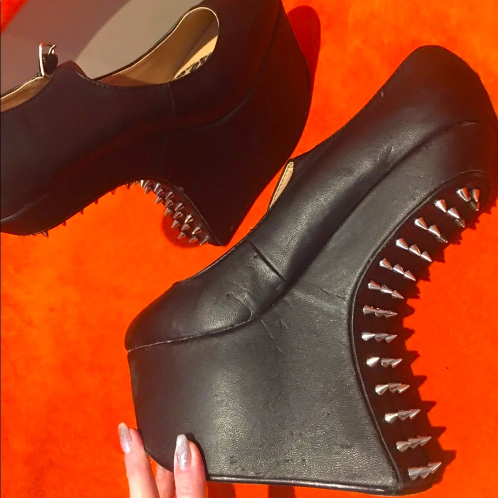 Anti gravity heels